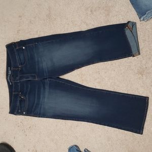 Woman's dark wash American eagle crop/Capri pants